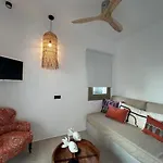 Joelia B Paros With Private Jacuzzi Feriehus Naousa