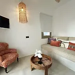 Joelia B Paros With Private Jacuzzi Feriehus *