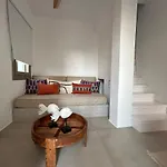 Joelia B Paros With Private Jacuzzi Feriehus