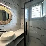 Joelia B Paros With Private Jacuzzi Дом отдыха