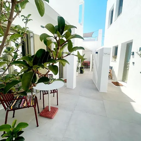 Paros B With Private Jacuzzi Nausa