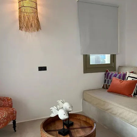 Paros B With Private Jacuzzi Nausa