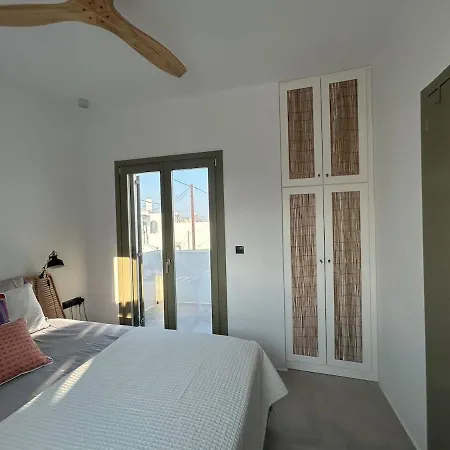 Holiday home Paros Joelia B Private Jacuzzi *