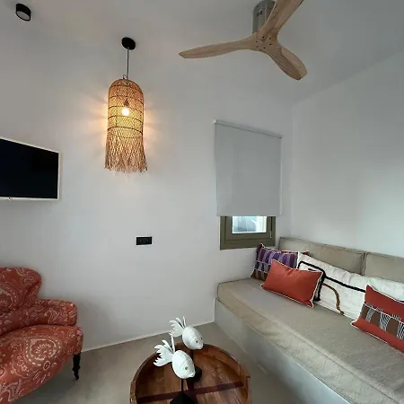 Paros B With Private Jacuzzi Prázdninový dům Nausa