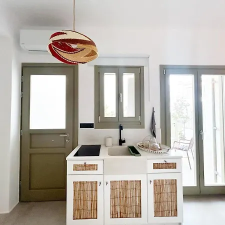 Paros Joelia B Private Jacuzzi *