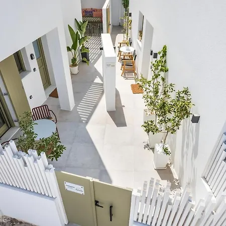Дом отдыха Joelia B Paros With Private Jacuzzi Науса