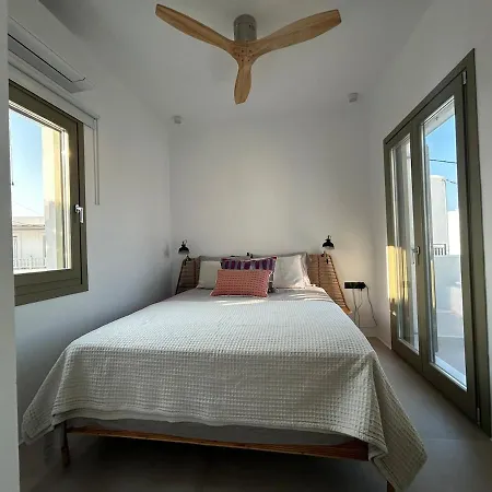 Paros B With Private Jacuzzi Prázdninový dům