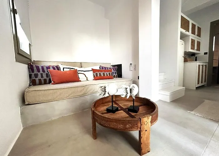 Paros B With Private Jacuzzi 度假居