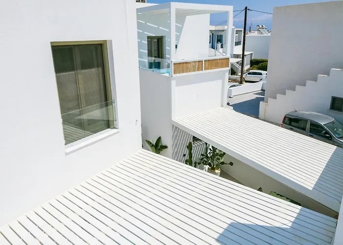 Paros B With Private Jacuzzi 度假居