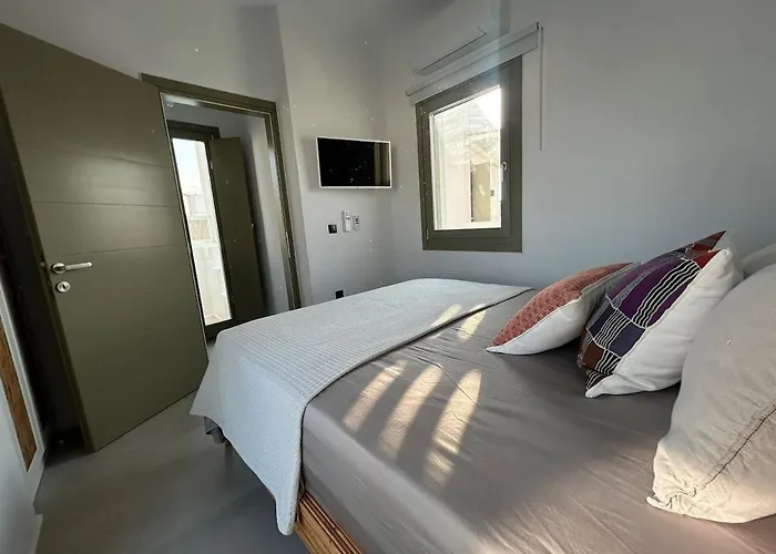 Paros B With Private Jacuzzi 度假居 *