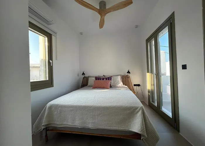 Paros B With Private Jacuzzi 度假居