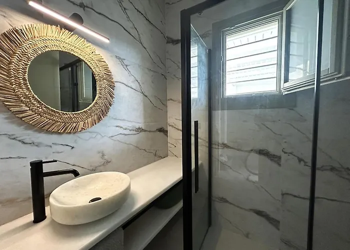 Paros B With Private Jacuzzi 度假居